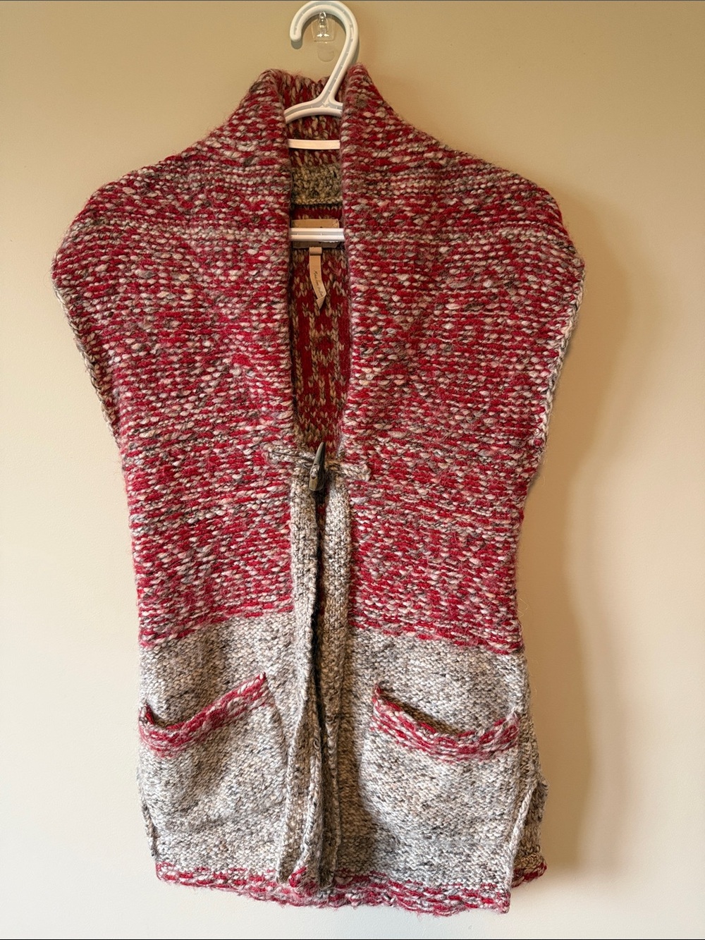 Aritzia Wilfred Free Nord Chunky Knit Cardigan Sweater Vest Red Gray Size XS